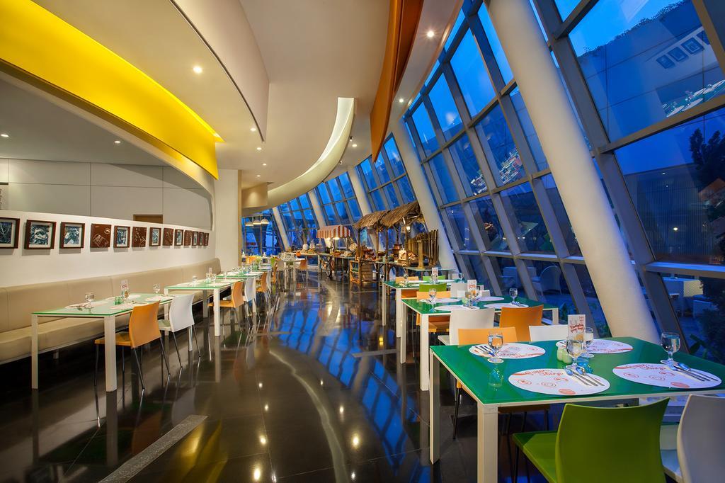 HARRIS Hotel y Conventions Festival CityLink Bandung Exterior foto